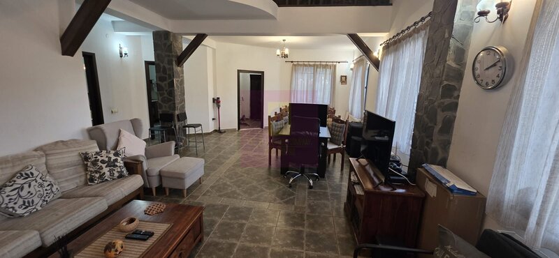 Vila in Sinaia cu parau in curte si view superb