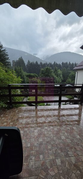 Vila in Sinaia cu parau in curte si view superb